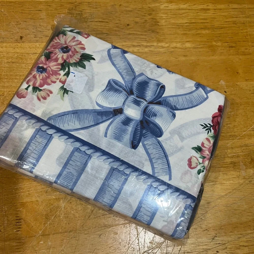 Family Crest Vintage Floral Double‎ Sheet Set 4 Piece Lavender Blue Cottagecore